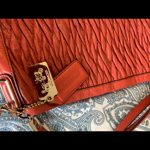 Coach Coral Leather Bag - Picture 2 of 7